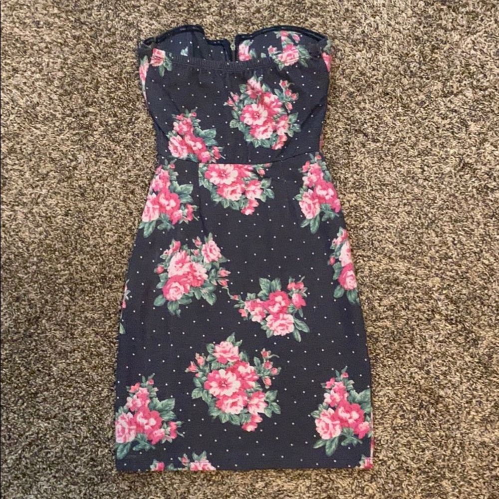 ADORABLE💕 STRAPLESS DRESS - Picture 3 of 3